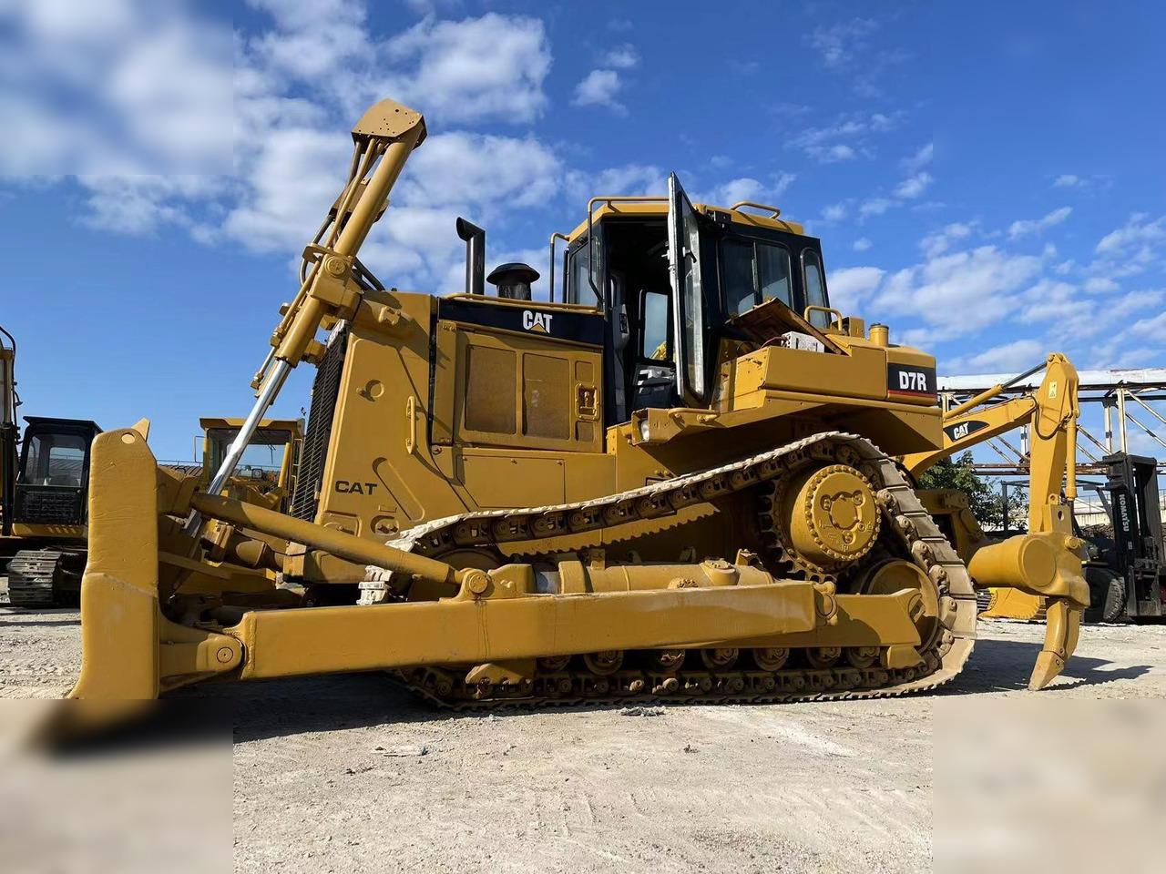 CATERPILLAR D7R II - Buldozer: obrázek 3 CATERPILLAR D7R II - Buldozer: obrázek 3