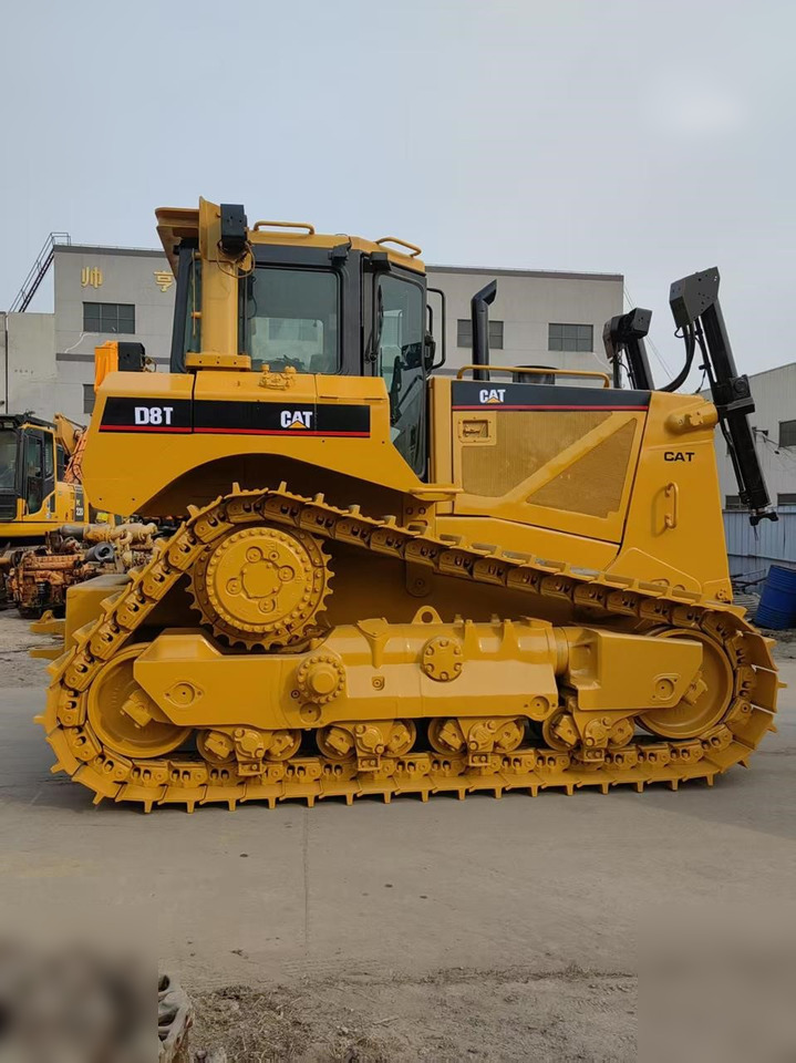 CATERPILLAR D8T - Buldozer: obrázek 1 CATERPILLAR D8T - Buldozer: obrázek 1