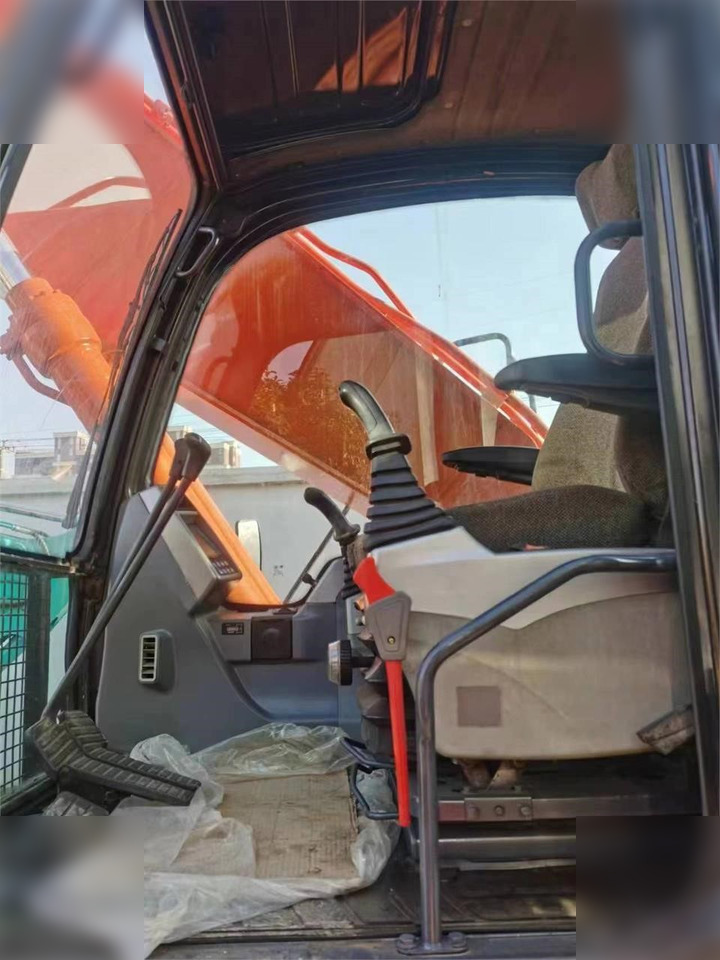 Pásové rýpadlo DOOSAN DX225 LC-5: obrázek 8