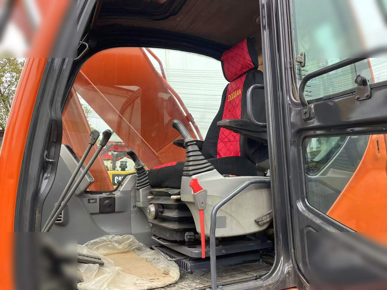 Pásové rýpadlo DOOSAN DX225 LC: obrázek 6