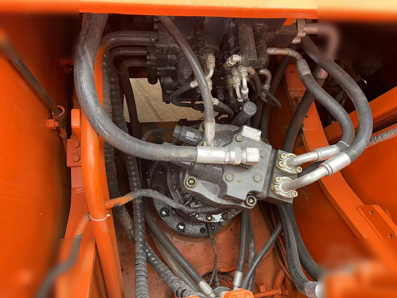 Pásové rýpadlo DOOSAN DX225 LC: obrázek 7