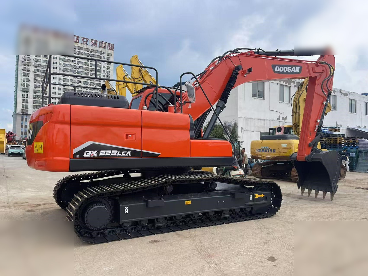 DOOSAN DX225 LC - Pásové rýpadlo: obrázek 2 DOOSAN DX225 LC - Pásové rýpadlo: obrázek 2
