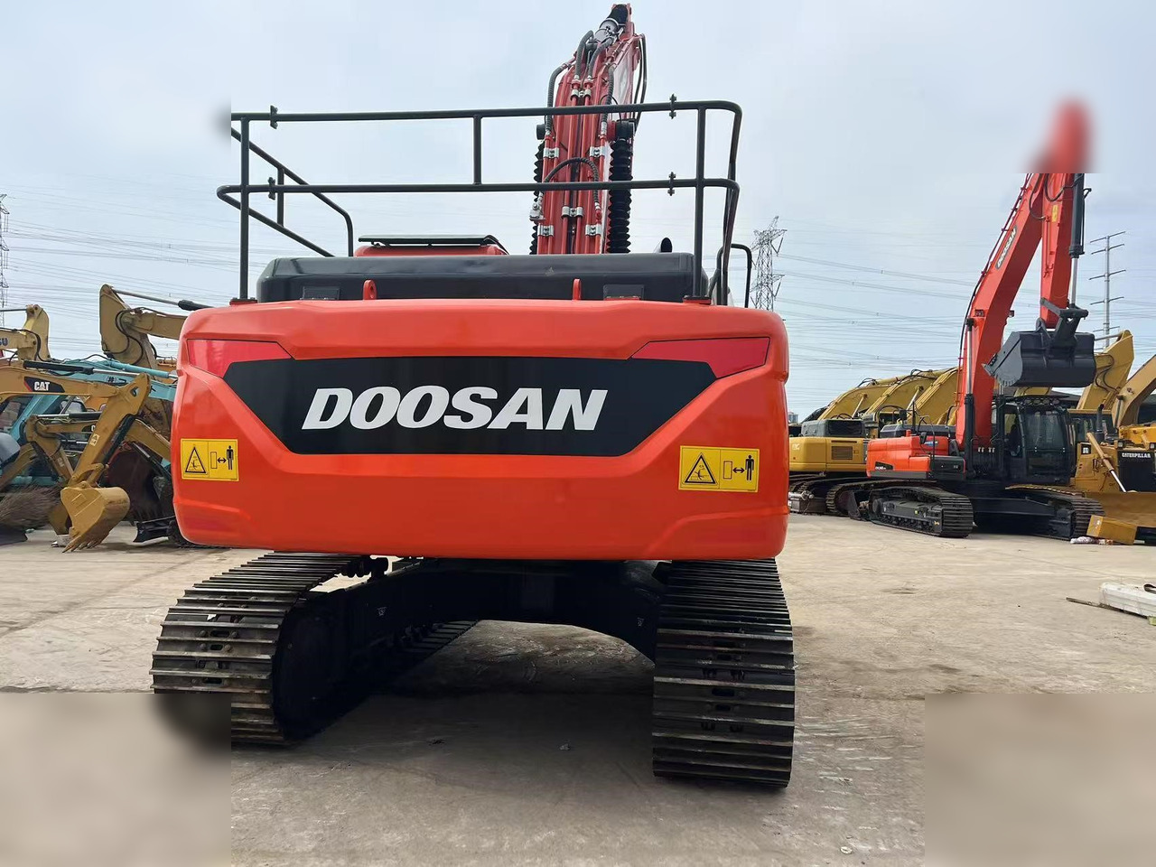 DOOSAN DX225 LC - Pásové rýpadlo: obrázek 3 DOOSAN DX225 LC - Pásové rýpadlo: obrázek 3