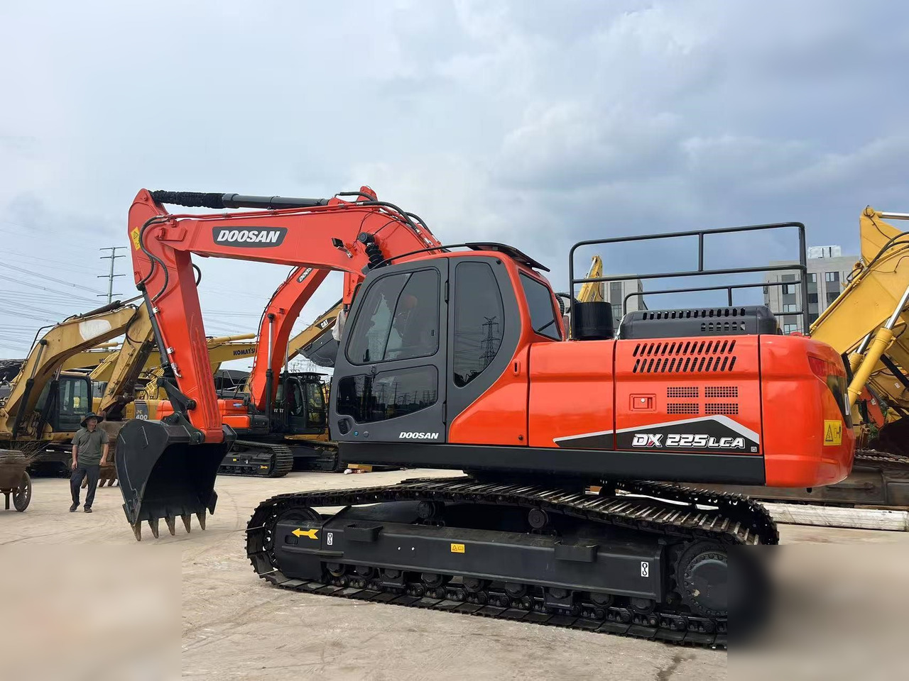 DOOSAN DX225 LC - Pásové rýpadlo: obrázek 1 DOOSAN DX225 LC - Pásové rýpadlo: obrázek 1
