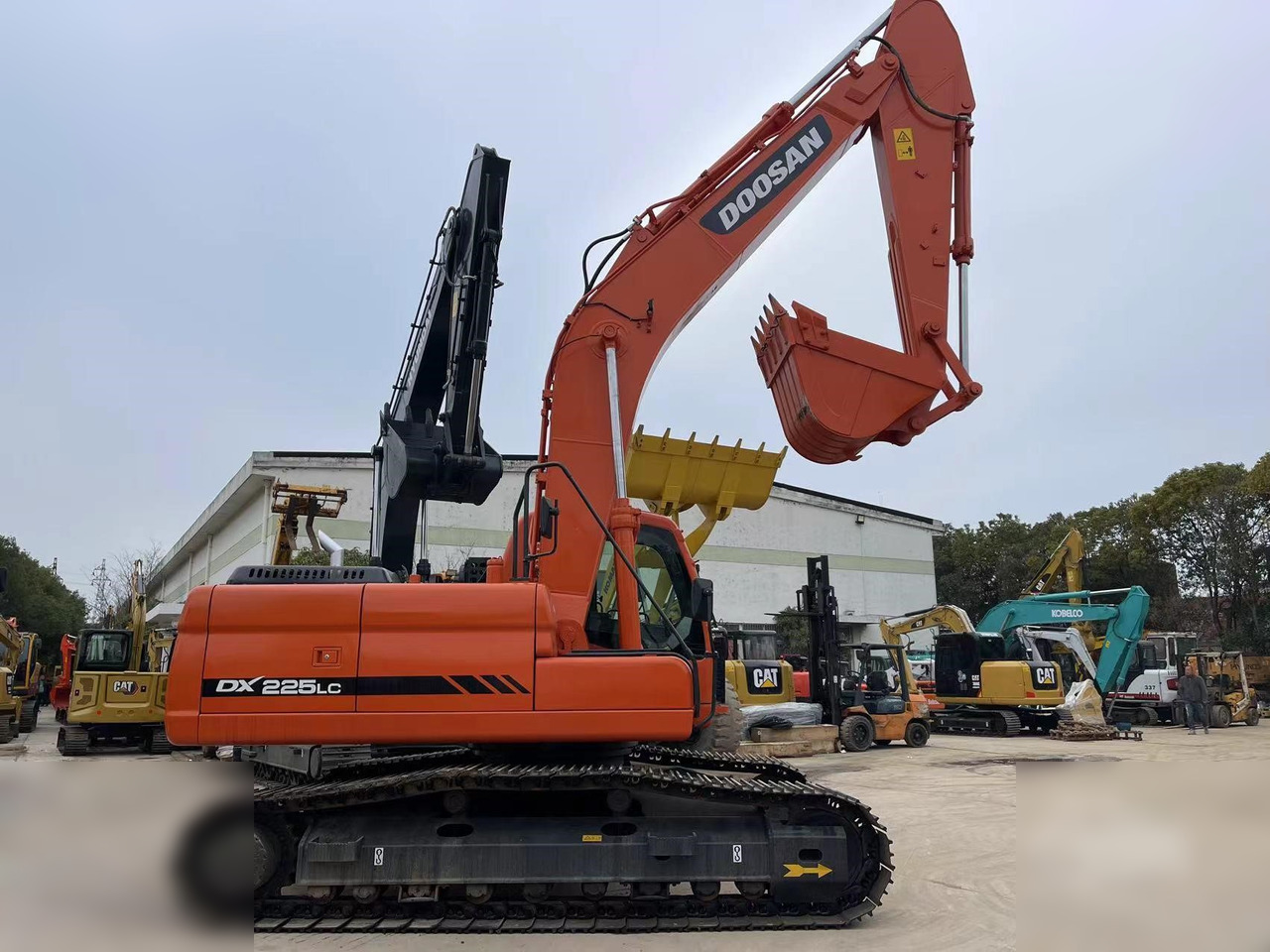DOOSAN DX225 LC - Pásové rýpadlo: obrázek 1 DOOSAN DX225 LC - Pásové rýpadlo: obrázek 1