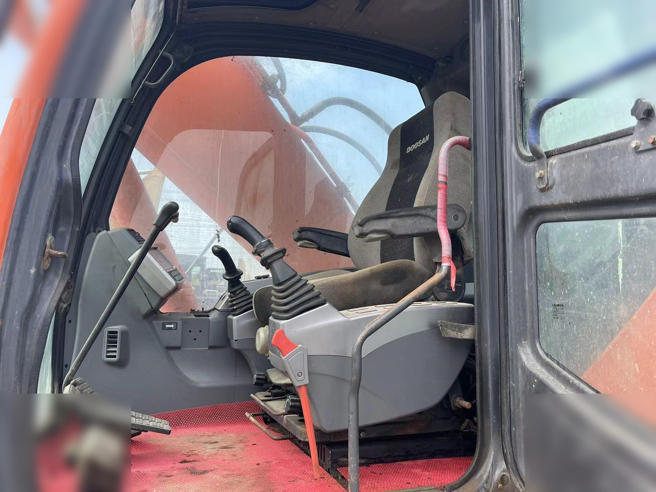 Pásové rýpadlo DOOSAN DX225 LCA: obrázek 6