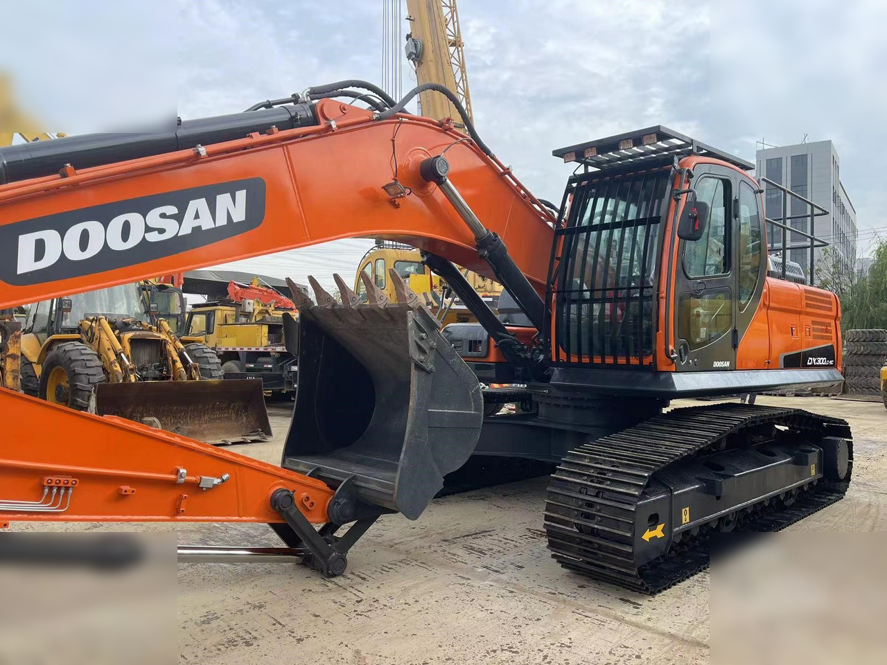 DOOSAN DX300 LCA - Pásové rýpadlo: obrázek 2 DOOSAN DX300 LCA - Pásové rýpadlo: obrázek 2