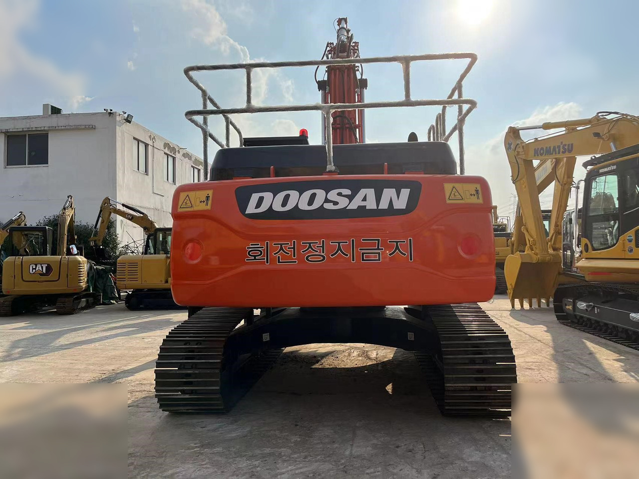 DOOSAN DX300 LCA - Pásové rýpadlo: obrázek 2 DOOSAN DX300 LCA - Pásové rýpadlo: obrázek 2