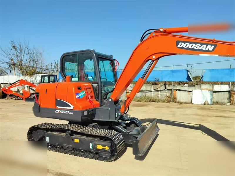 DOOSAN DX60-9C - Pásové rýpadlo: obrázek 3 DOOSAN DX60-9C - Pásové rýpadlo: obrázek 3