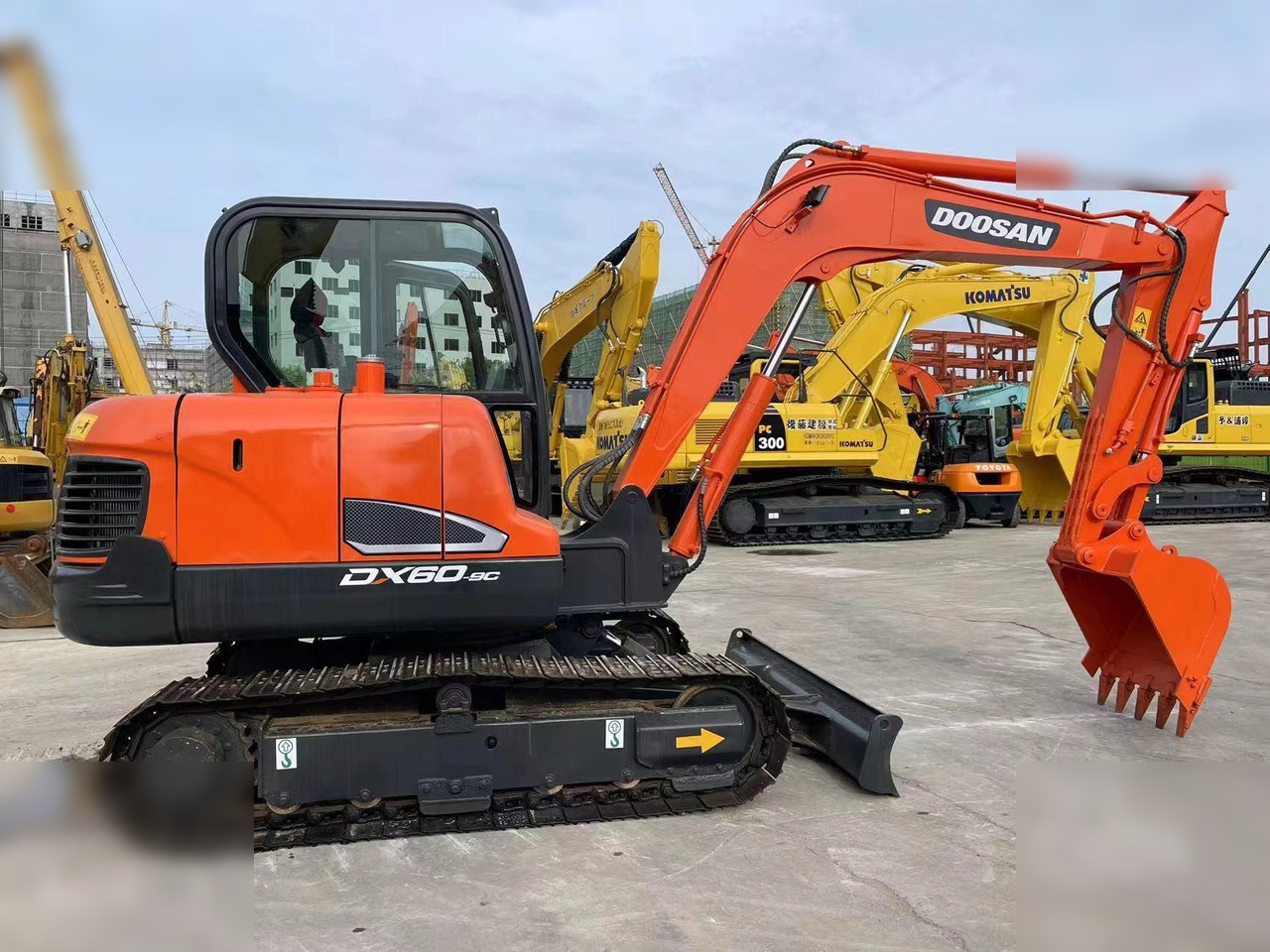 DOOSAN DX60-9C - Pásové rýpadlo: obrázek 1 DOOSAN DX60-9C - Pásové rýpadlo: obrázek 1