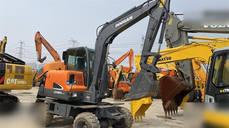 DOOSAN DX60W ECO - Kolesové rýpadlo: obrázek 3 DOOSAN DX60W ECO - Kolesové rýpadlo: obrázek 3