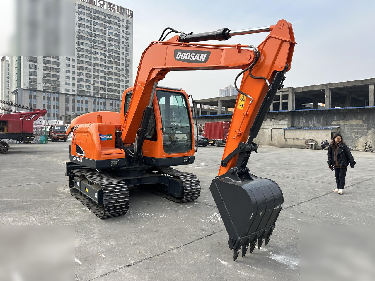 DOOSAN DX75-9CN - Pásové rýpadlo: obrázek 3 DOOSAN DX75-9CN - Pásové rýpadlo: obrázek 3