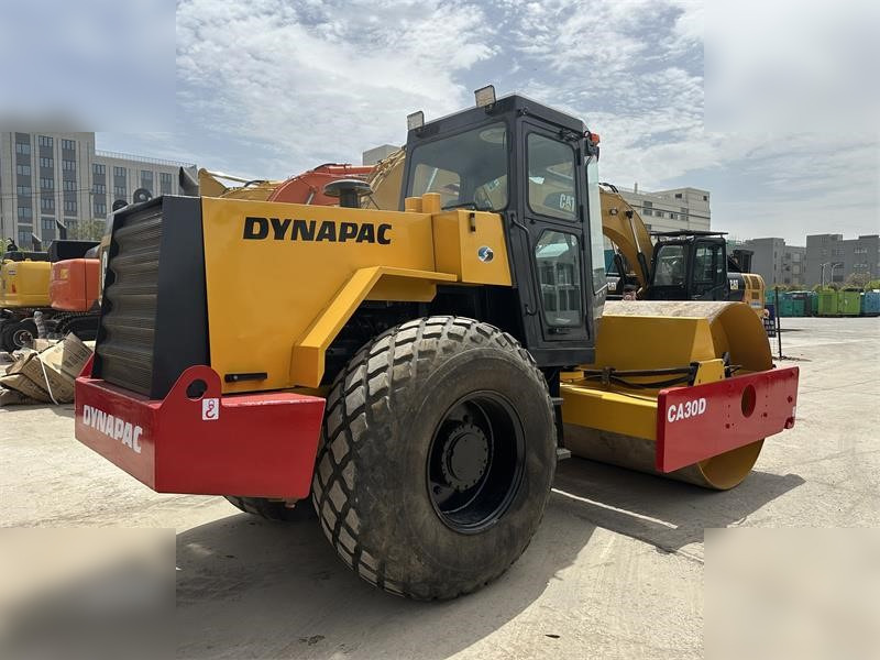 DYNAPAC CA30D - Kompaktor: obrázek 1 DYNAPAC CA30D - Kompaktor: obrázek 1