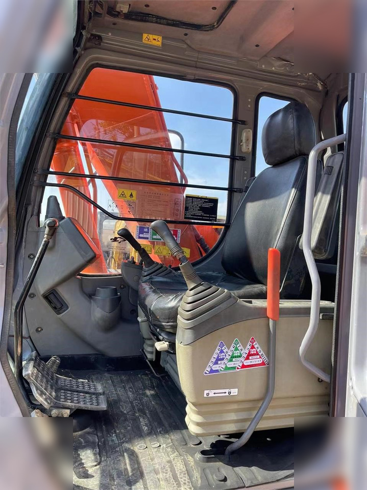 HITACHI ZX120 - Pásové rýpadlo: obrázek 4 HITACHI ZX120 - Pásové rýpadlo: obrázek 4