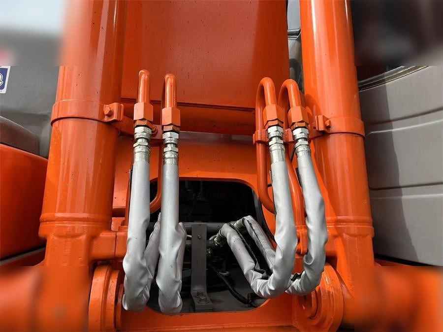 HITACHI ZX200 - Pásové rýpadlo: obrázek 4 HITACHI ZX200 - Pásové rýpadlo: obrázek 4