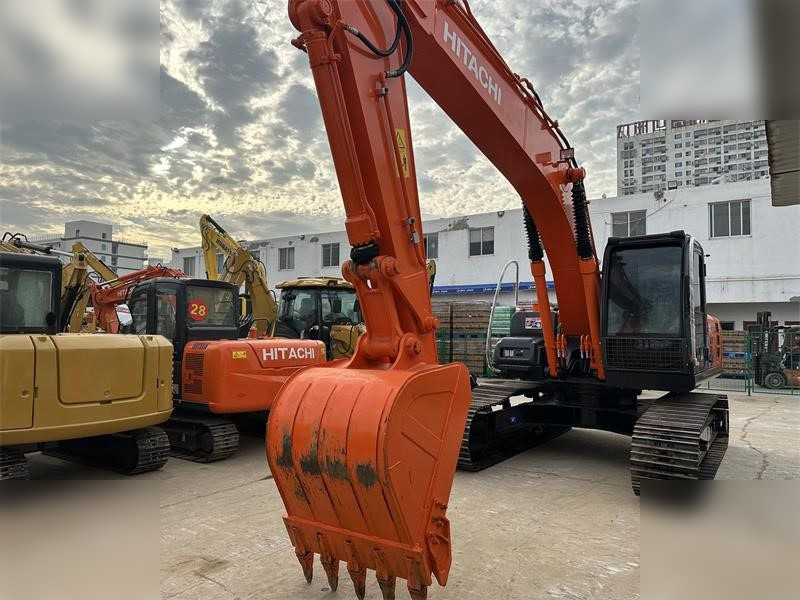 HITACHI ZX200 LC - Pásové rýpadlo: obrázek 2 HITACHI ZX200 LC - Pásové rýpadlo: obrázek 2
