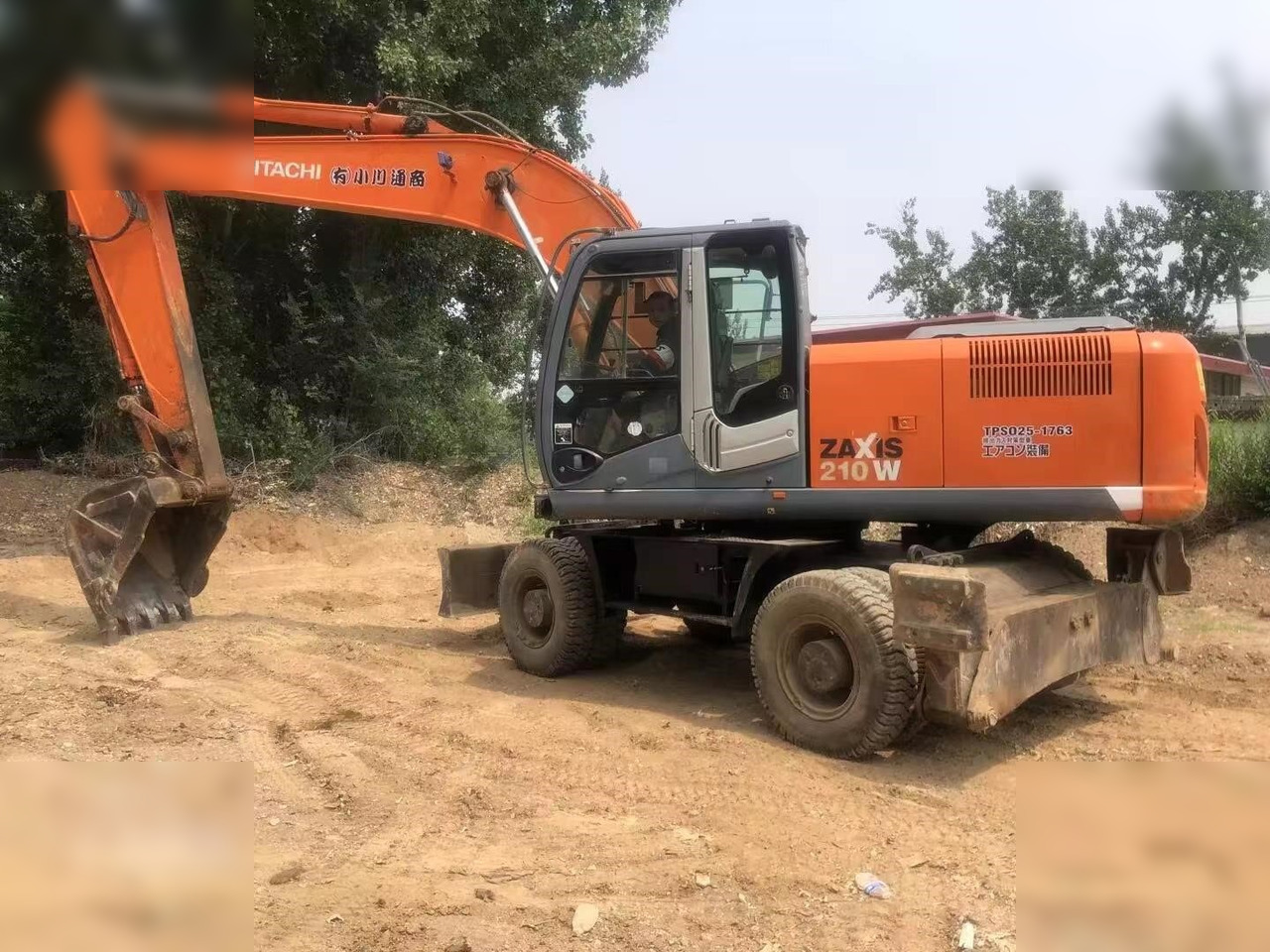 HITACHI ZX210W - Kolesové rýpadlo: obrázek 4 HITACHI ZX210W - Kolesové rýpadlo: obrázek 4