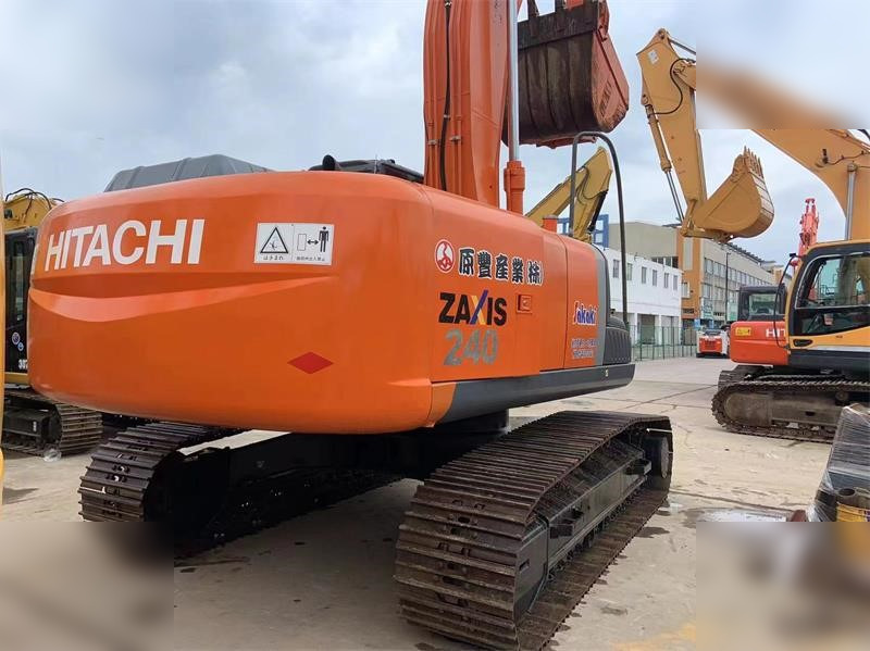 HITACHI ZX240-3 - Pásové rýpadlo: obrázek 1 HITACHI ZX240-3 - Pásové rýpadlo: obrázek 1