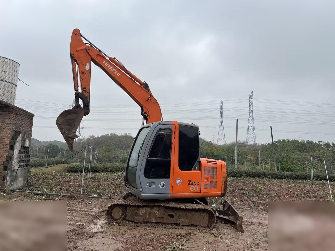 HITACHI ZX60 - Pásové rýpadlo: obrázek 1 HITACHI ZX60 - Pásové rýpadlo: obrázek 1