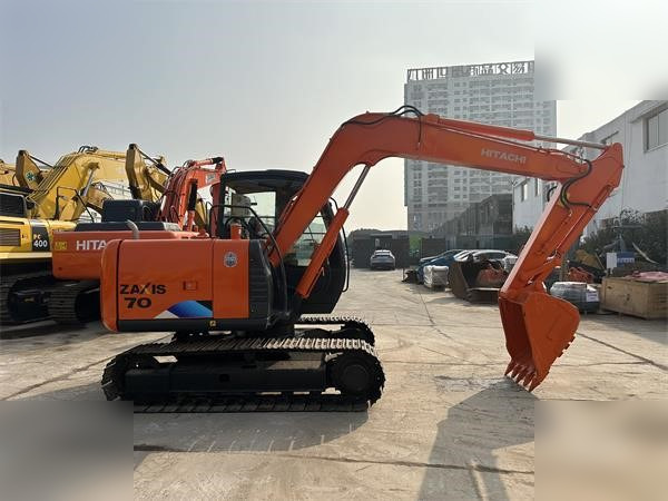 HITACHI ZX70 - Pásové rýpadlo: obrázek 1 HITACHI ZX70 - Pásové rýpadlo: obrázek 1