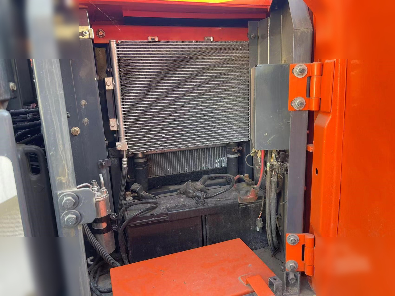 Pásové rýpadlo HITACHI ZX70: obrázek 6