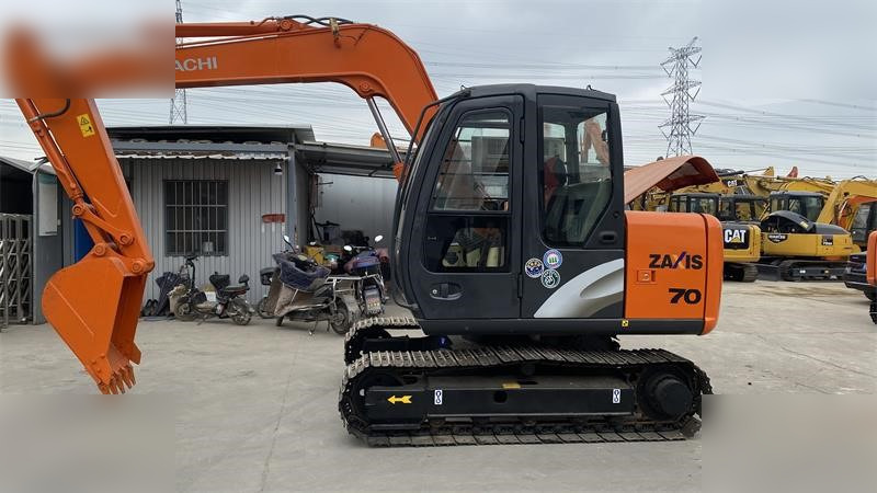 HITACHI ZX70 - Pásové rýpadlo: obrázek 1 HITACHI ZX70 - Pásové rýpadlo: obrázek 1