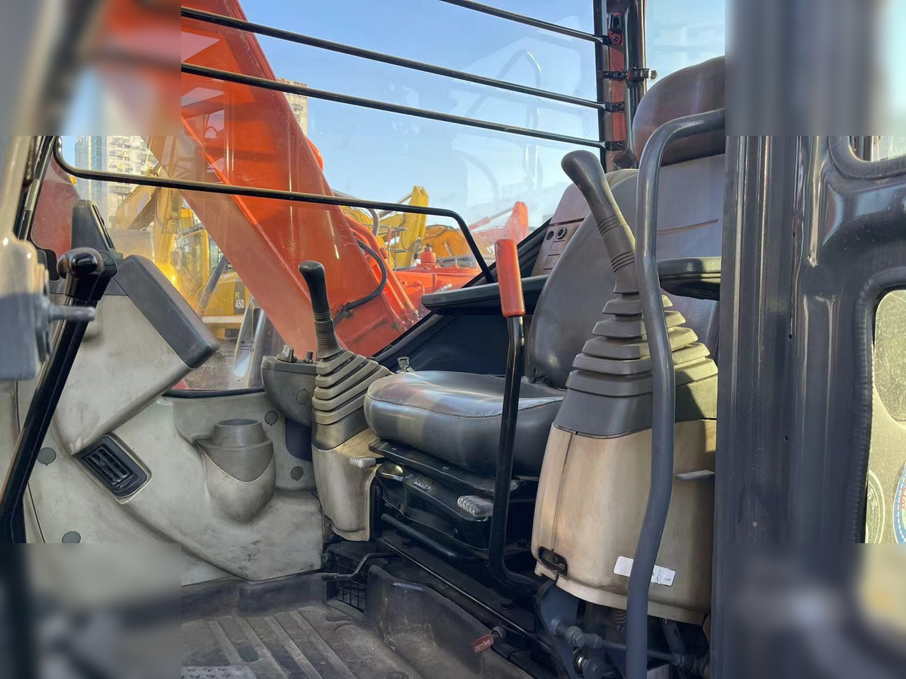 HITACHI ZX70 - Pásové rýpadlo: obrázek 4 HITACHI ZX70 - Pásové rýpadlo: obrázek 4