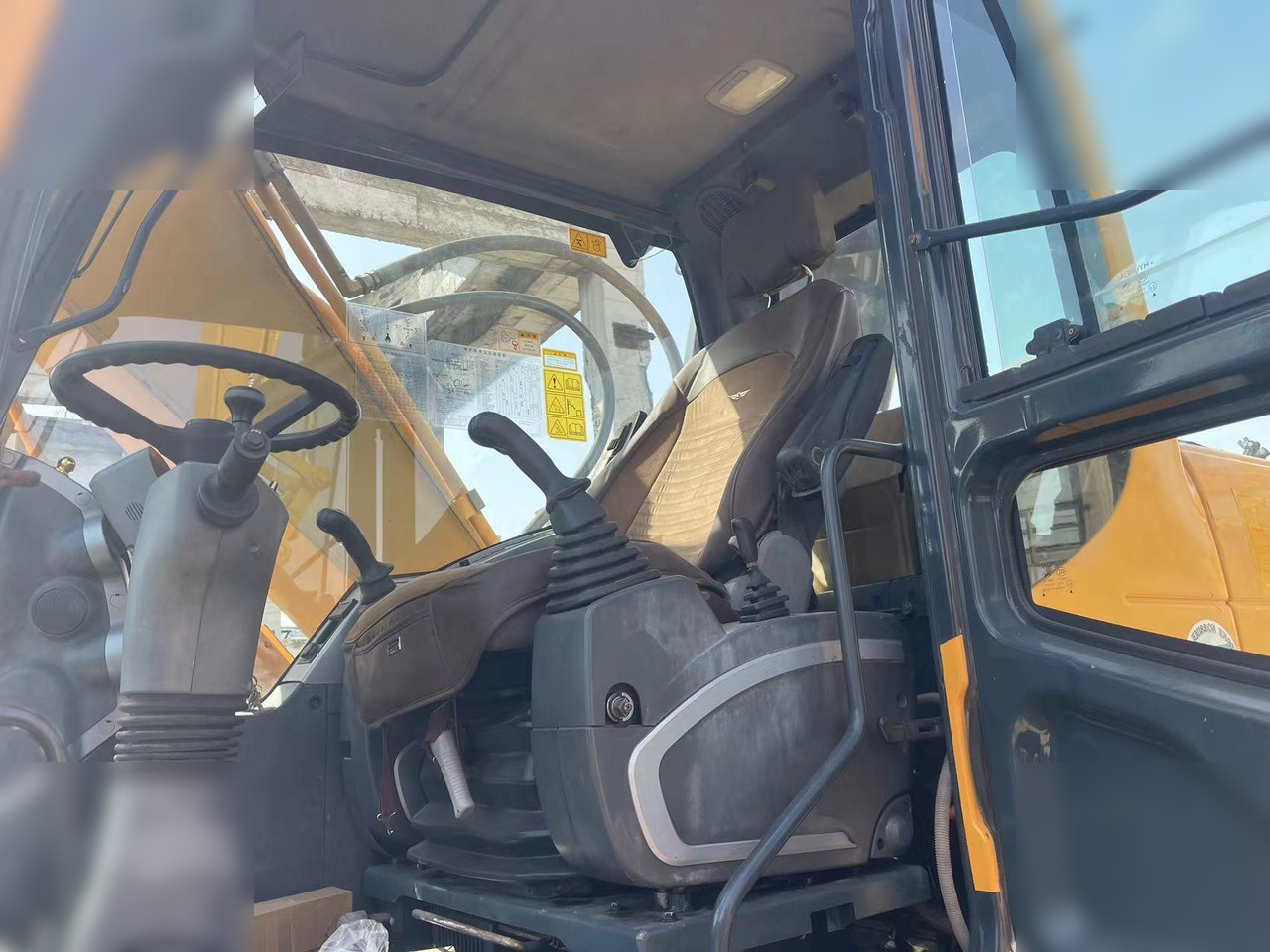 Kolesové rýpadlo HYUNDAI ROBEX 210W-9: obrázek 8