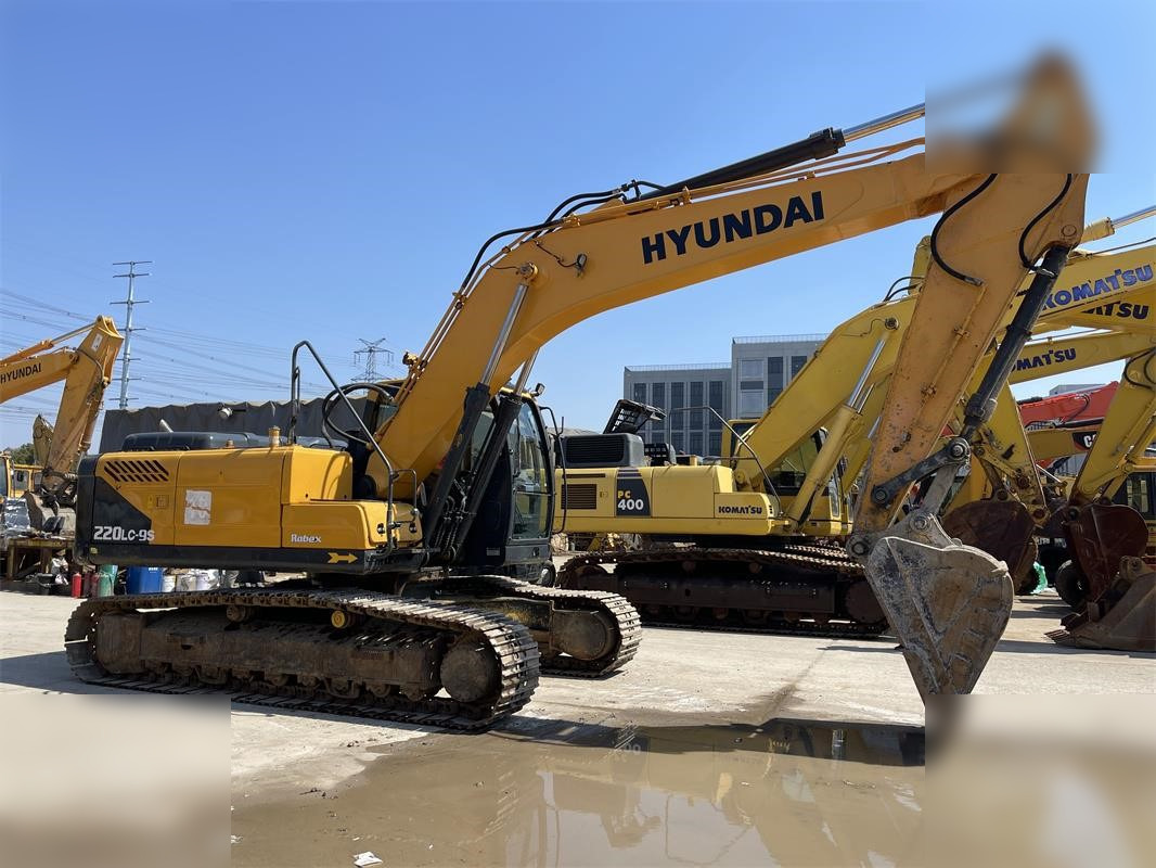 HYUNDAI ROBEX 220 LC-9S - Pásové rýpadlo: obrázek 3 HYUNDAI ROBEX 220 LC-9S - Pásové rýpadlo: obrázek 3