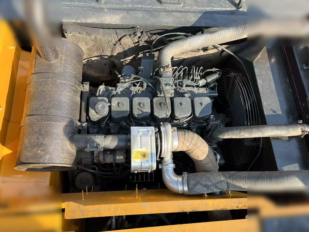 Pásové rýpadlo HYUNDAI ROBEX 220 LC-9S: obrázek 8 Pásové rýpadlo HYUNDAI ROBEX 220 LC-9S: obrázek 8