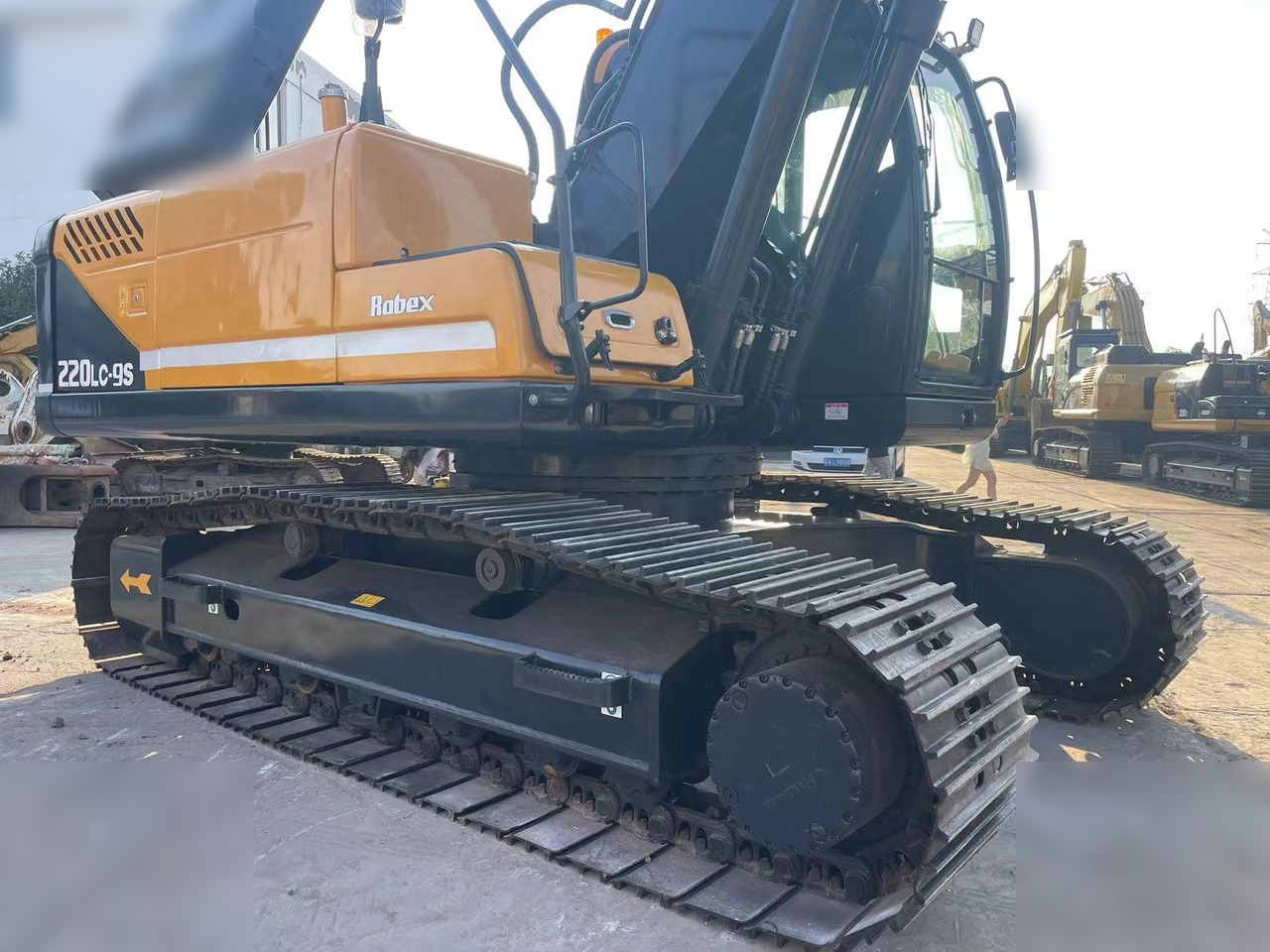 HYUNDAI ROBEX 220 LC-9S - Pásové rýpadlo: obrázek 4 HYUNDAI ROBEX 220 LC-9S - Pásové rýpadlo: obrázek 4