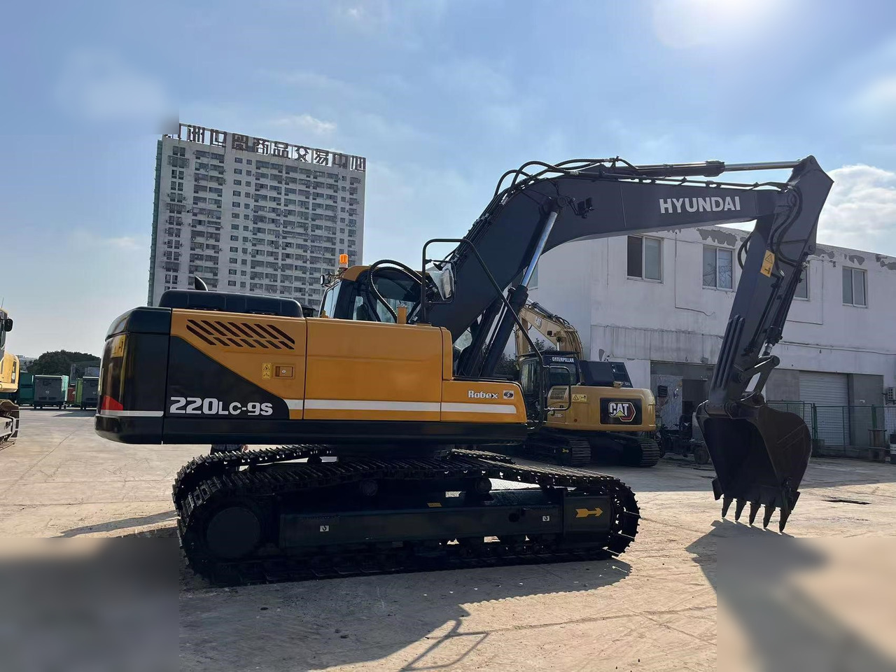 HYUNDAI ROBEX 220 LC-9S - Pásové rýpadlo: obrázek 2 HYUNDAI ROBEX 220 LC-9S - Pásové rýpadlo: obrázek 2