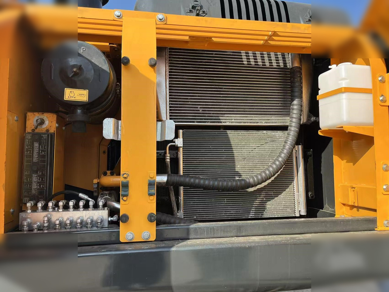 Pásové rýpadlo HYUNDAI ROBEX 220 LC-9S: obrázek 7 Pásové rýpadlo HYUNDAI ROBEX 220 LC-9S: obrázek 7