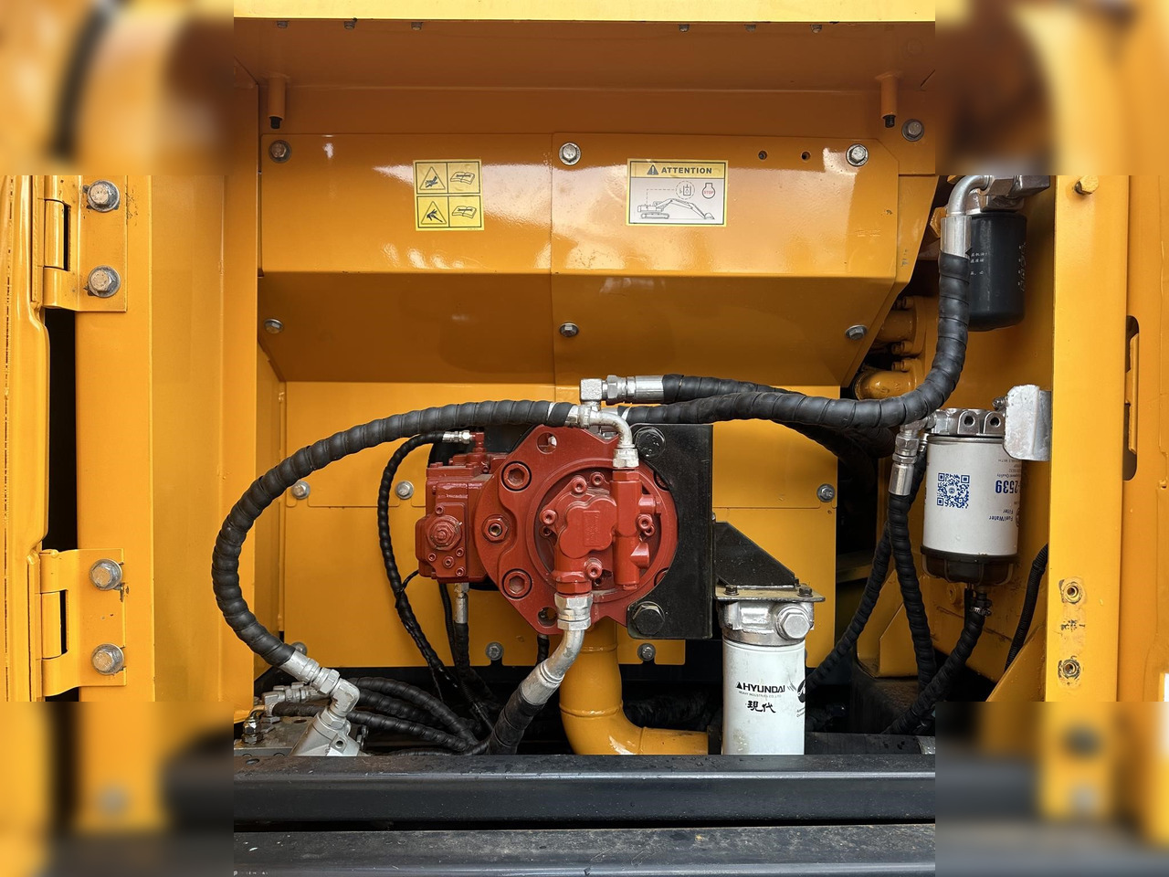 HYUNDAI ROBEX 220 LC-9S - Pásové rýpadlo: obrázek 4 HYUNDAI ROBEX 220 LC-9S - Pásové rýpadlo: obrázek 4