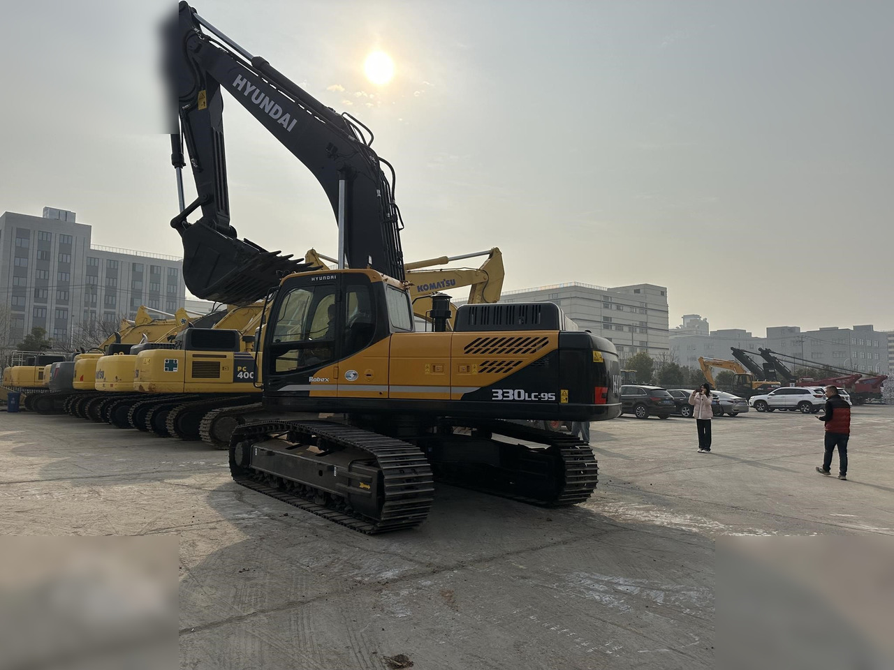 HYUNDAI ROBEX 330 LC-9S - Pásové rýpadlo: obrázek 3 HYUNDAI ROBEX 330 LC-9S - Pásové rýpadlo: obrázek 3