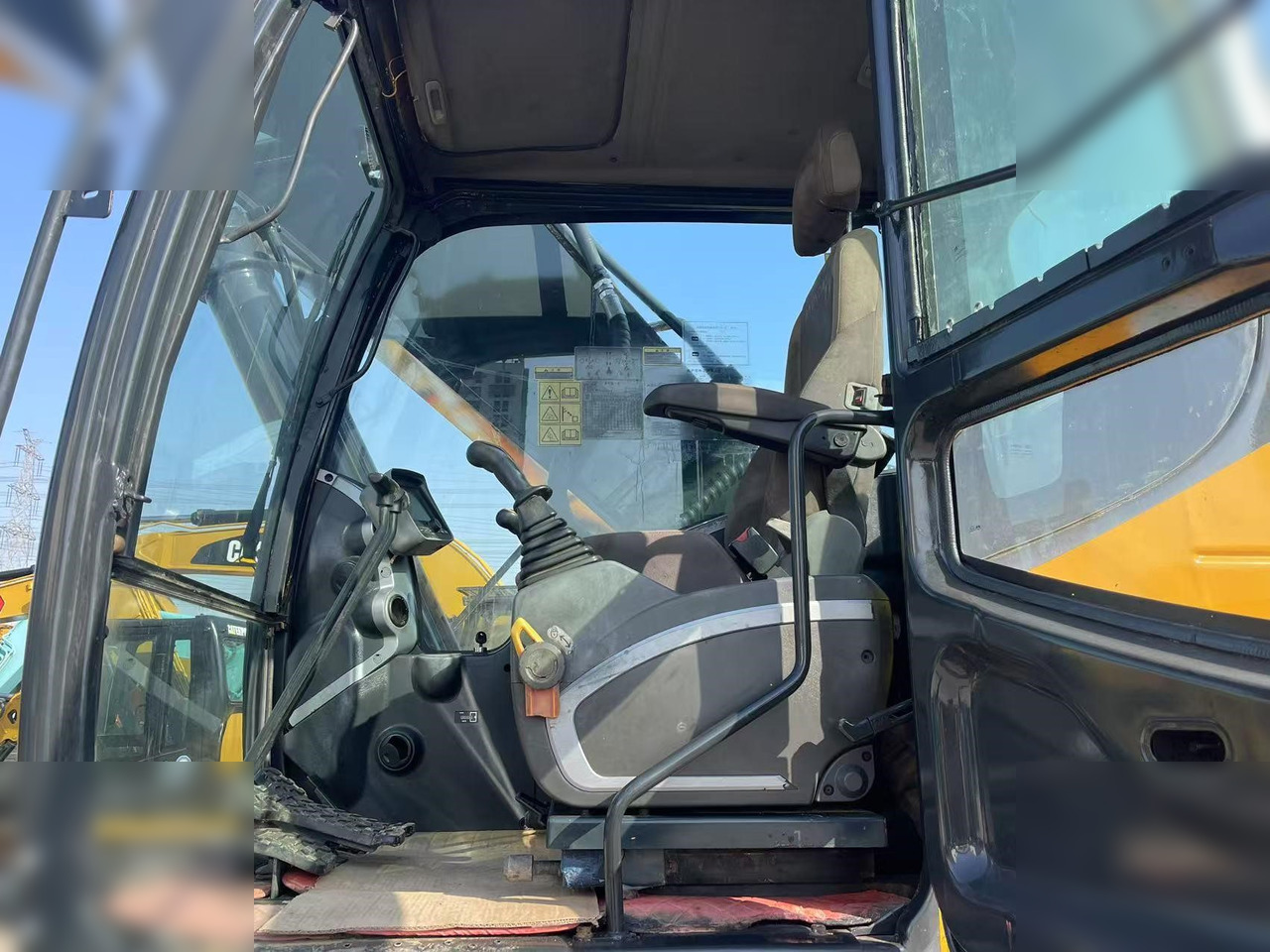 HYUNDAI ROBEX 330 LC-9S - Pásové rýpadlo: obrázek 4 HYUNDAI ROBEX 330 LC-9S - Pásové rýpadlo: obrázek 4