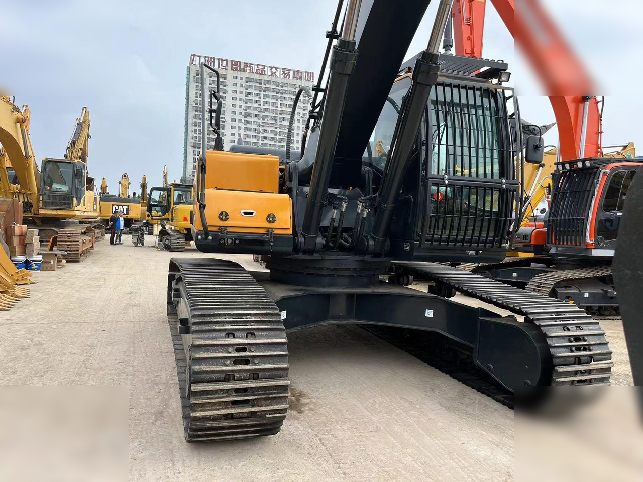 HYUNDAI ROBEX 330 LC-9S - Pásové rýpadlo: obrázek 3 HYUNDAI ROBEX 330 LC-9S - Pásové rýpadlo: obrázek 3