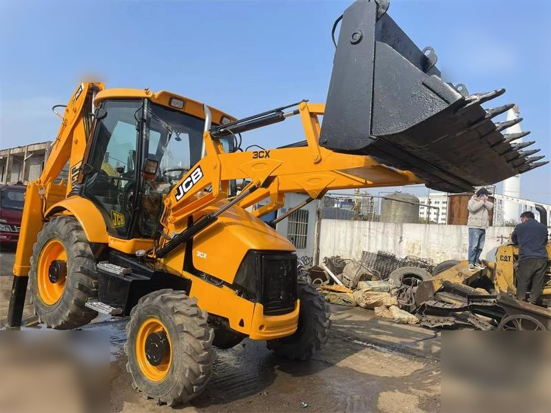 JCB 3CX - Rýpadlo-nakladač: obrázek 4 JCB 3CX - Rýpadlo-nakladač: obrázek 4