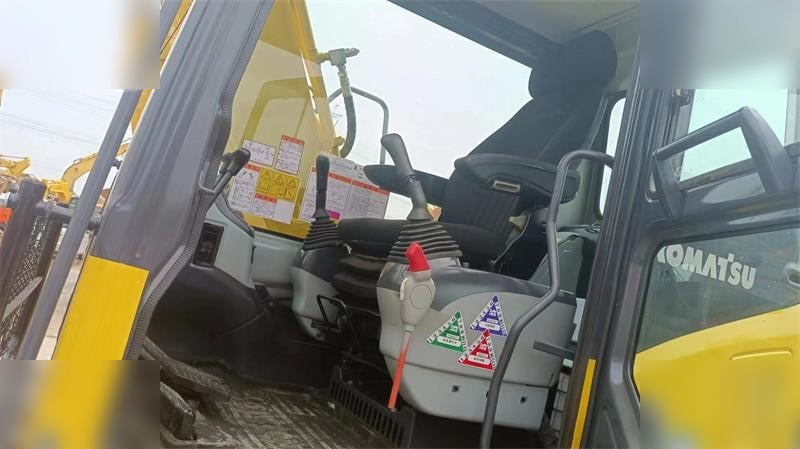 Pásové rýpadlo KOMATSU PC130-7: obrázek 7
