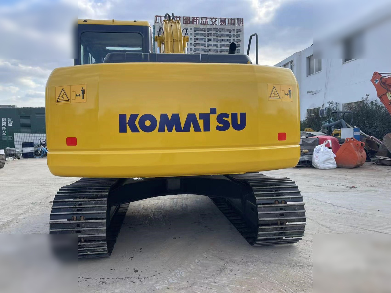 KOMATSU PC130-7 - Pásové rýpadlo: obrázek 4 KOMATSU PC130-7 - Pásové rýpadlo: obrázek 4