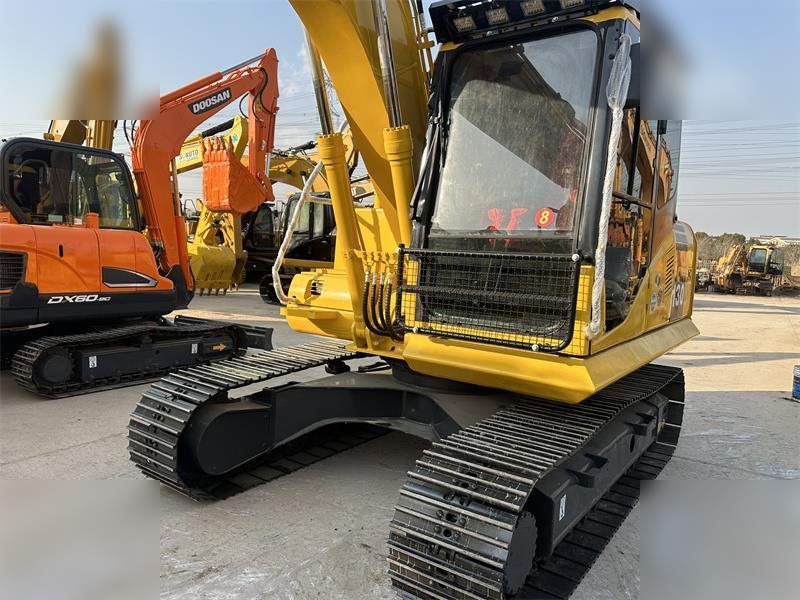 KOMATSU PC130-7 - Pásové rýpadlo: obrázek 3 KOMATSU PC130-7 - Pásové rýpadlo: obrázek 3