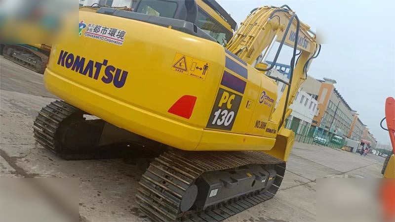 KOMATSU PC130-7 - Pásové rýpadlo: obrázek 3 KOMATSU PC130-7 - Pásové rýpadlo: obrázek 3