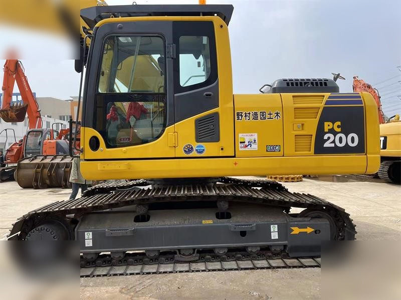KOMATSU PC200-8 - Pásové rýpadlo: obrázek 3 KOMATSU PC200-8 - Pásové rýpadlo: obrázek 3