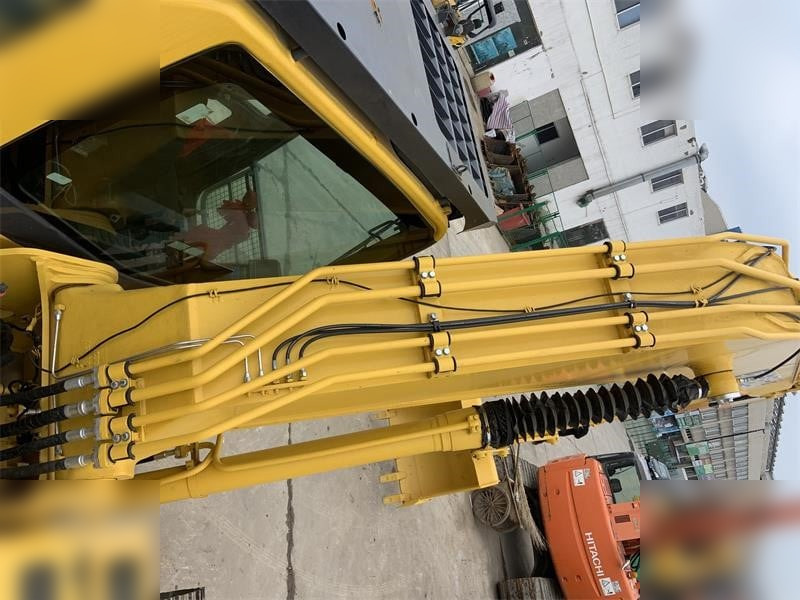 Pásové rýpadlo KOMATSU PC200-8: obrázek 8