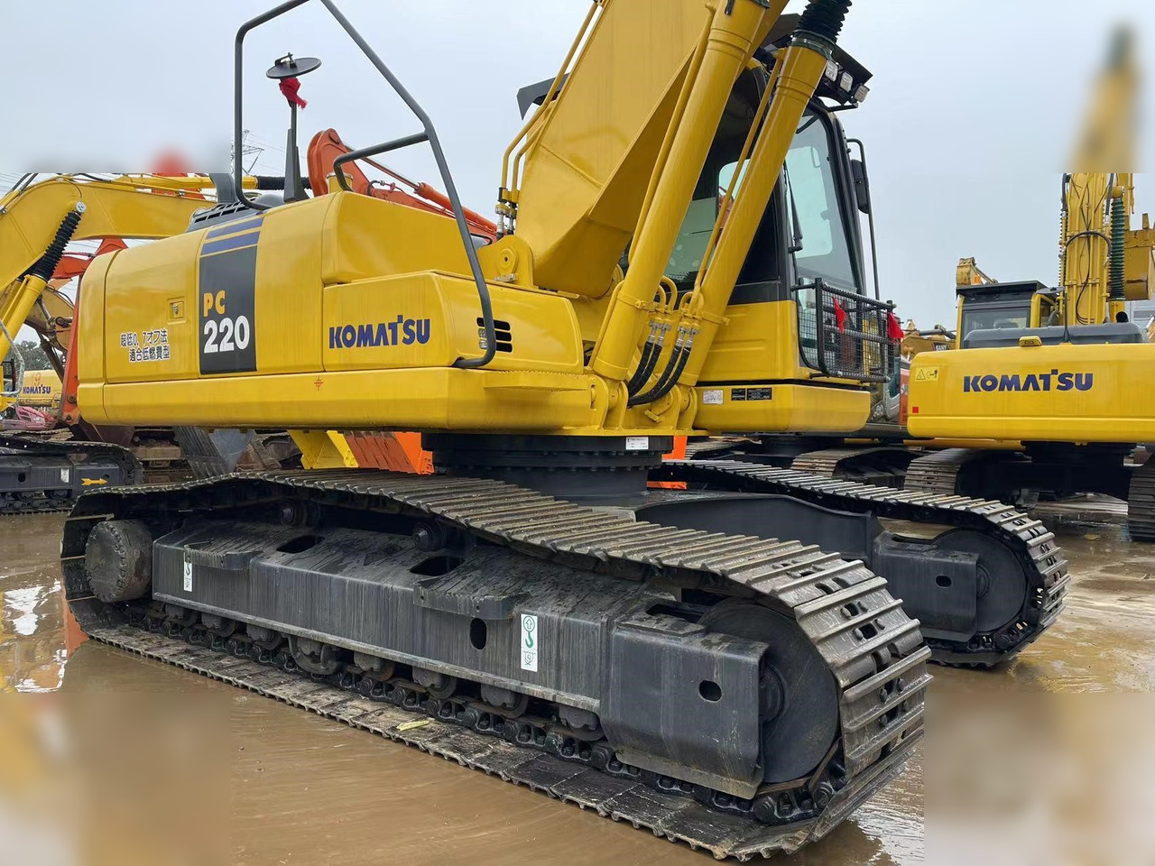 KOMATSU PC200-8 - Pásové rýpadlo: obrázek 4 KOMATSU PC200-8 - Pásové rýpadlo: obrázek 4