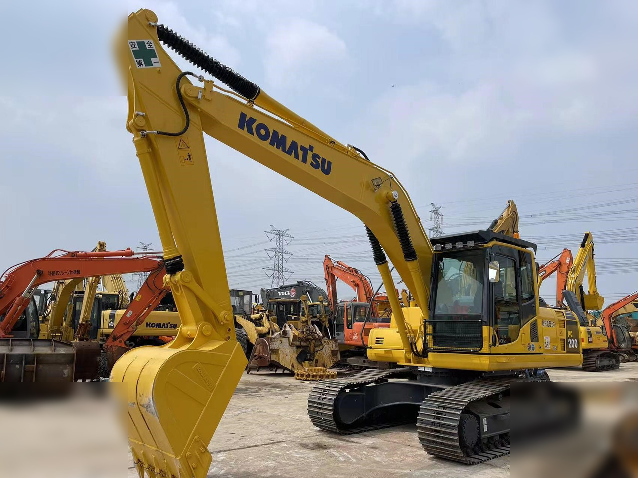KOMATSU PC200-8 - Pásové rýpadlo: obrázek 3 KOMATSU PC200-8 - Pásové rýpadlo: obrázek 3