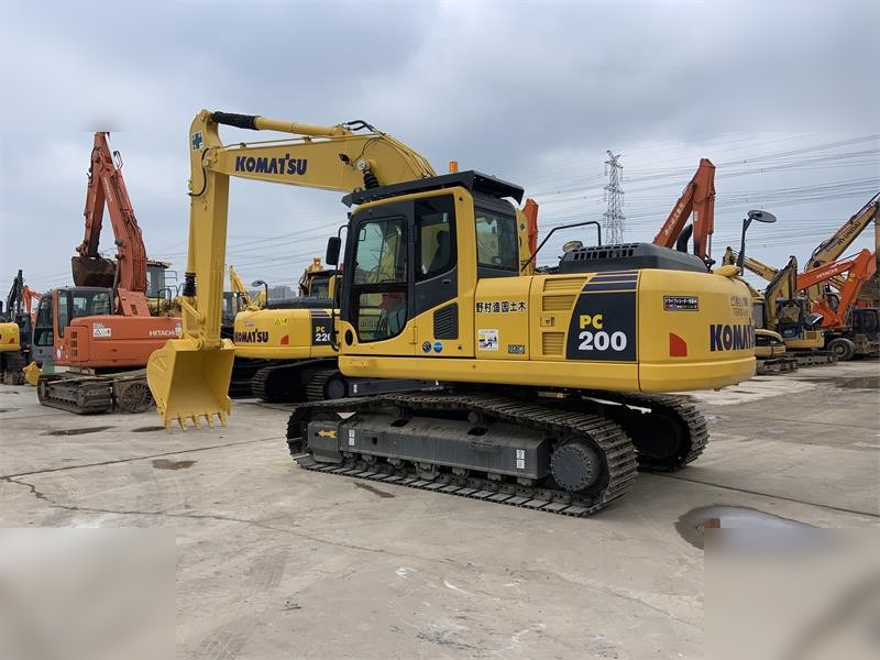 KOMATSU PC200-8 - Pásové rýpadlo: obrázek 2 KOMATSU PC200-8 - Pásové rýpadlo: obrázek 2