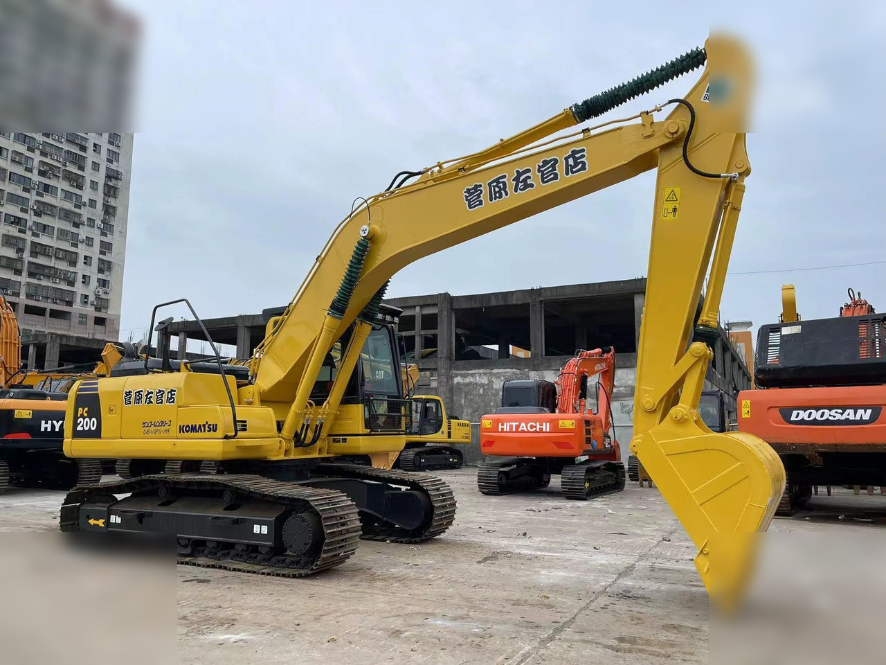 KOMATSU PC200-8N1 - Pásové rýpadlo: obrázek 3 KOMATSU PC200-8N1 - Pásové rýpadlo: obrázek 3