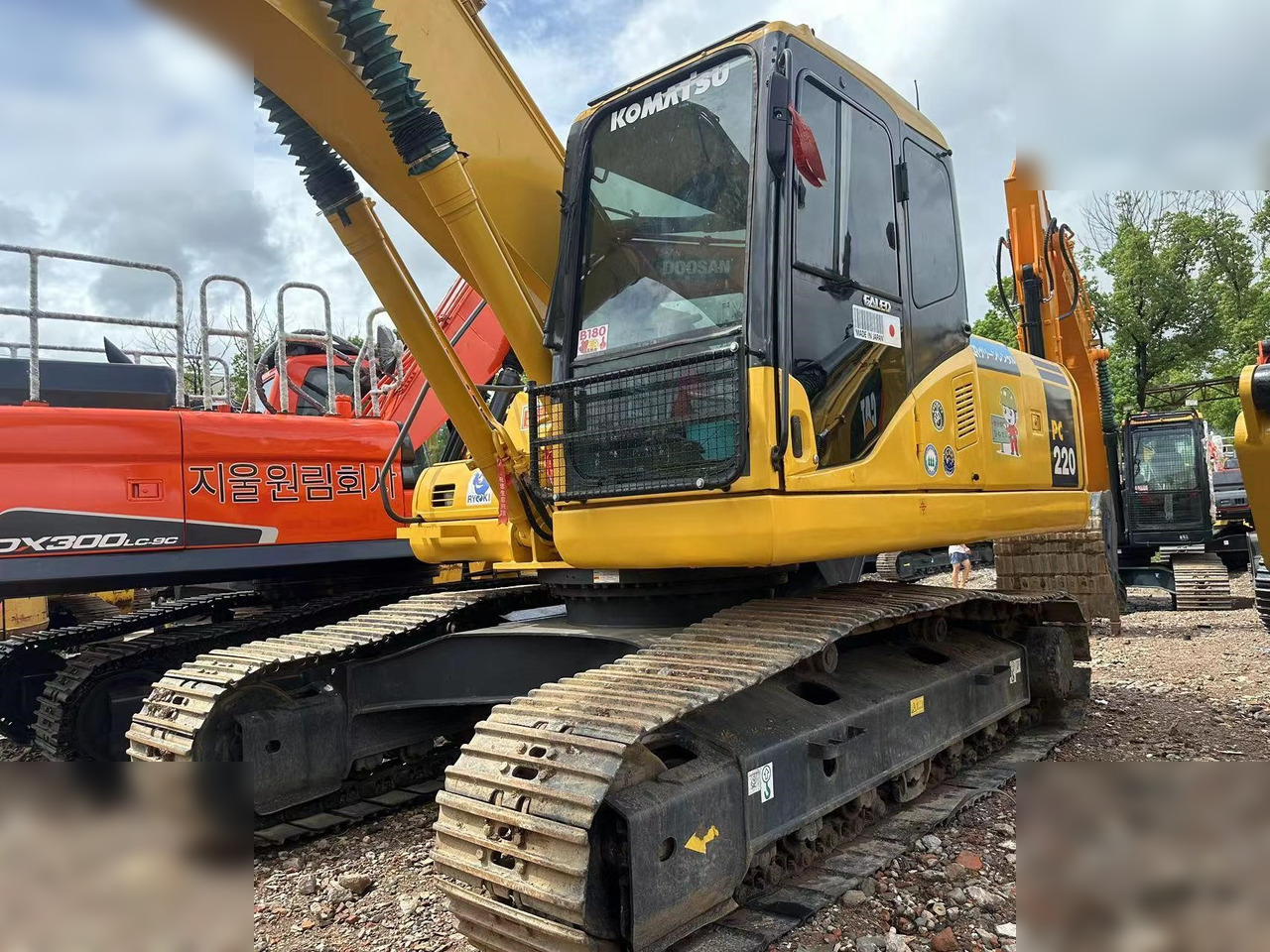 KOMATSU PC220-7 - Pásové rýpadlo: obrázek 3 KOMATSU PC220-7 - Pásové rýpadlo: obrázek 3