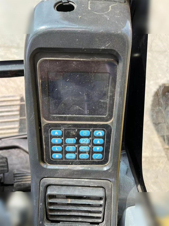 Pásové rýpadlo KOMATSU PC220-7: obrázek 7